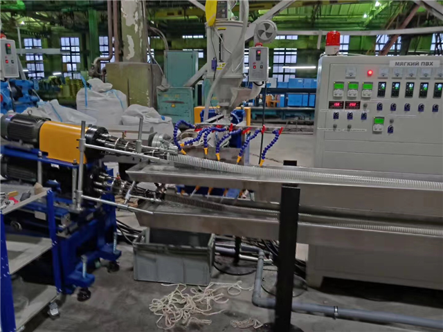 Línea de extrusión de manguera de PVC reforzado en espiral de doble salida
